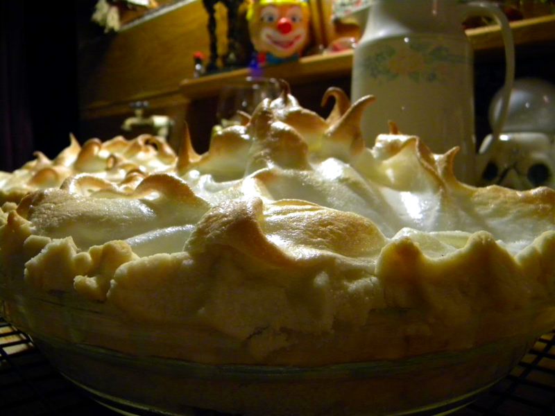 Lemon meringue pie viewed from the side